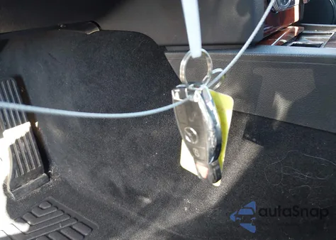 2010 Mercedes-Benz C 300 Luxury/Sport z USA, uszkodzony, nr VIN WDDGF5EB0AF470862